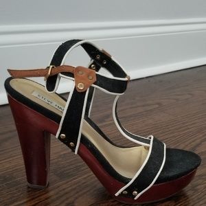 Steve Madden Black and White Sandals 8.5